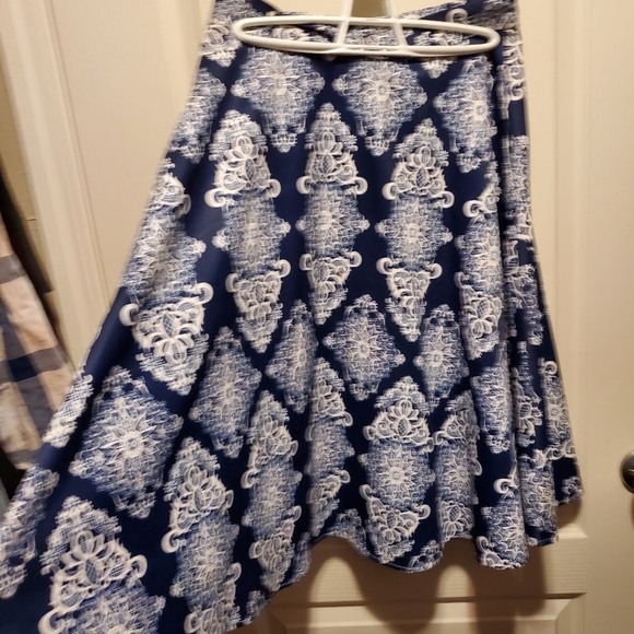 A Line Skirt - Picture 2 of 6